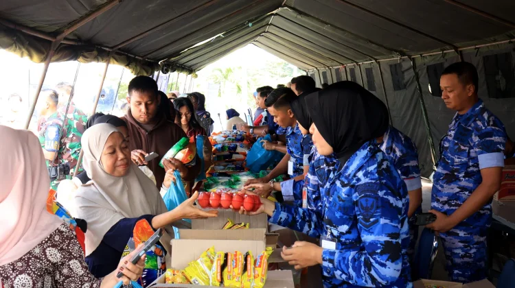 Lanud Hang Nadim Gelar Bazar Murah dan Cek Kesehatan Gratis