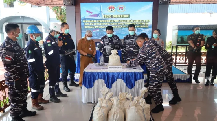 TNI AL Gagalkan Penyelundupan 1,9 Ton Pasir Timah ke Malaysia