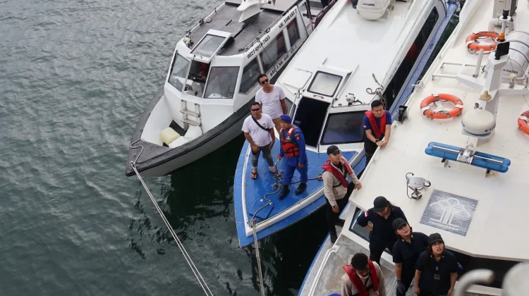Imigrasi Sapu Bersih Jalur Laut Batam, Dua Kapal Asing Diperiksa