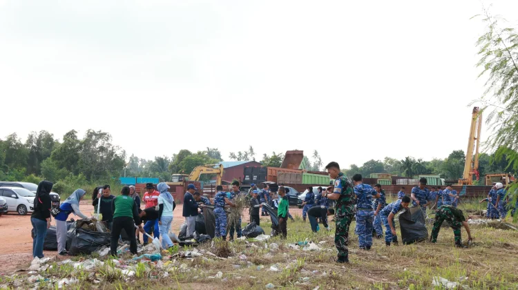 Hari Bakti TNI AU ke-79, Lanud Hang Nadim Ajak Warga Peduli Lingkungan