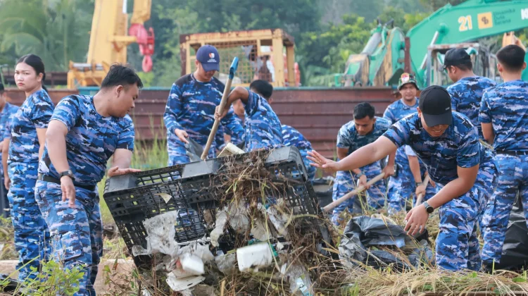 Hari Bakti TNI AU ke-79, Lanud Hang Nadim Ajak Warga Peduli Lingkungan