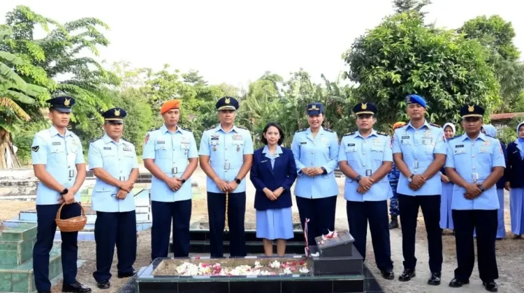 Lanud Hang Nadim Gelar Ziarah Hari Bakti TNI AU Ke-79 Penuh Khidmat