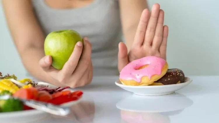 Apakah Cut Sugar Harus Berhenti Makan Makanan Manis