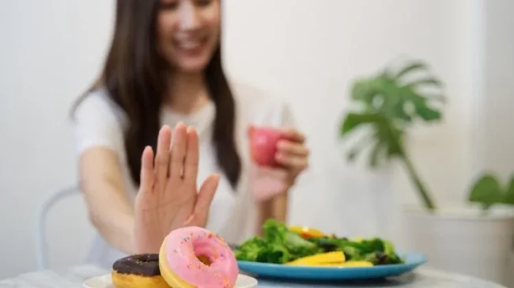 Cara Mengurangi Konsumsi Gula tanpa Mengubah Pola Makan Secara Drastis