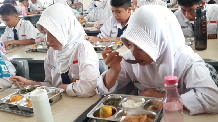 DPR Minta Pemerintah Pisahkan Anggaran MBG dari Dana Pendidikan Usai Putusan MK
