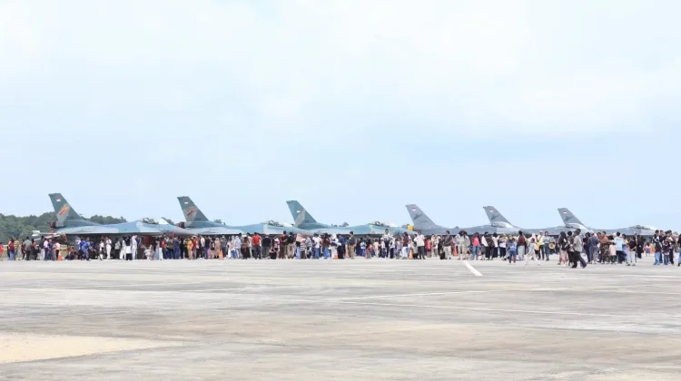 Sepuluh Ribu Lebih Masyarakat Hadiri Open Base Lanud Hang Nadim Batam