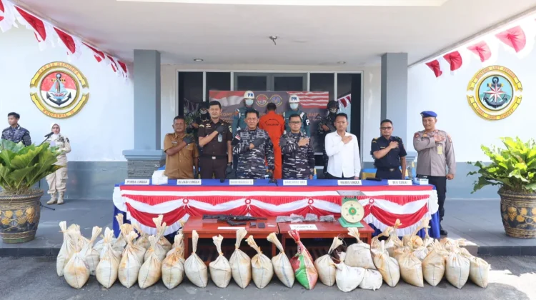 TNI AL Gagalkan Penyelundupan Pasir Timah Ilegal di Perairan Lingga