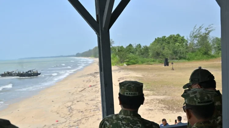 Dankodaeral IV Dampingi Menhan Tinjau Latihan Operasi TNI 2026 di Lingga