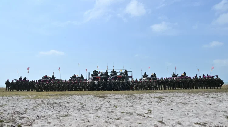 Dankodaeral IV Dampingi Menhan Tinjau Latihan Operasi TNI 2026 di Lingga