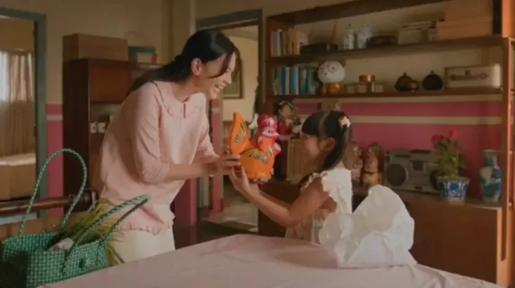 Kado untuk Ibu Hadirkan Kisah Hangat Keluarga