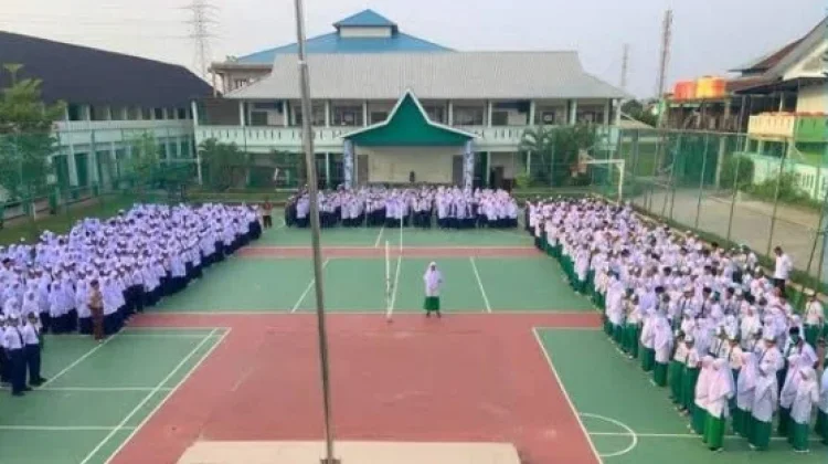 MTsN 1 Batam Tanamkan Kepedulian terhadap Kebersihan