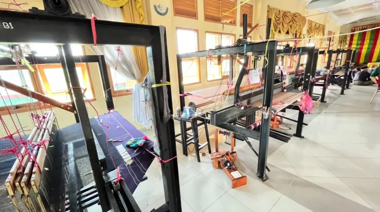 Bupati Karimun Dorong Tenun Tradisional Jadi Penggerak Ekonomi