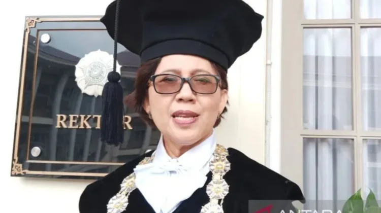 [Hoaks] Ova Emilia Mundur dari Kursi Rektor UGM