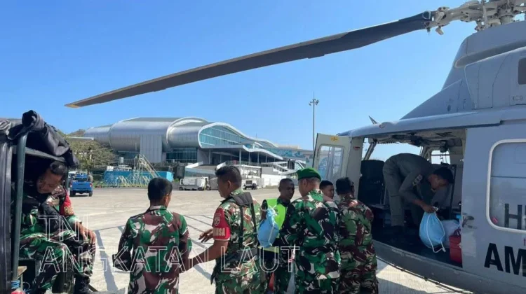 Helikopter TNI AL Salurkan Bantuan Gempa ke Wilayah Terisolasi NTT