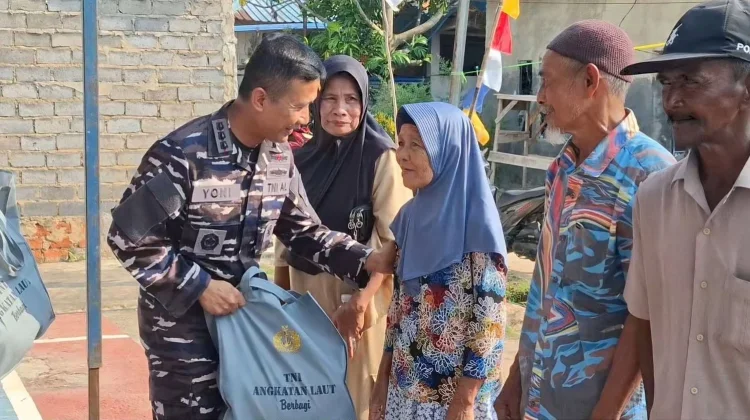 Kodaeral IV dan Warga Batam Semarakkan HUT RI dengan Aksi Sosial