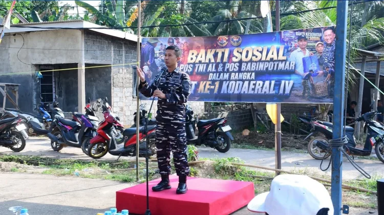 Kodaeral IV dan Warga Batam Semarakkan HUT RI dengan Aksi Sosial