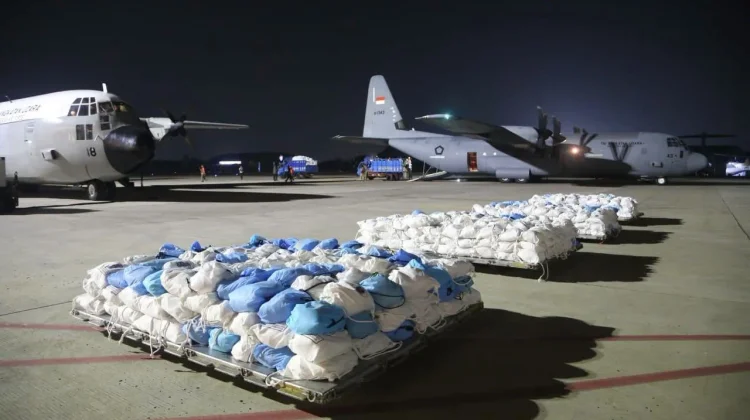 Dua Hercules TNI AU Kirim 27 Ton Bantuan untuk Korban Gempa NTT