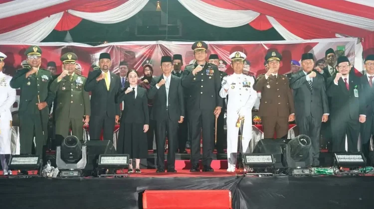 Pawai Obor di Batam Kobarkan Semangat Perjuangan jelang HUT RI ke-81