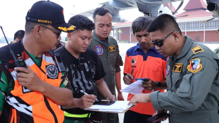 TNI AU Kirim 33,7 Ton Bantuan Pascagempa NTT via A400M dan C-130J TNI