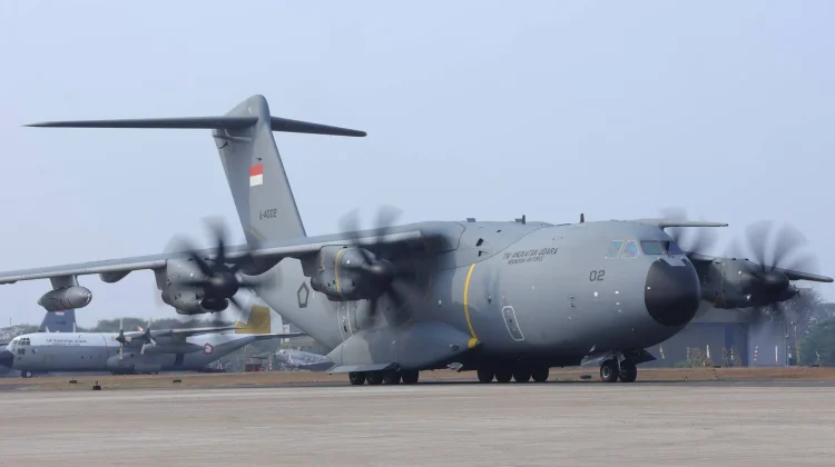 TNI AU Kirim 33,7 Ton Bantuan Pascagempa NTT via A400M dan C-130J TNI