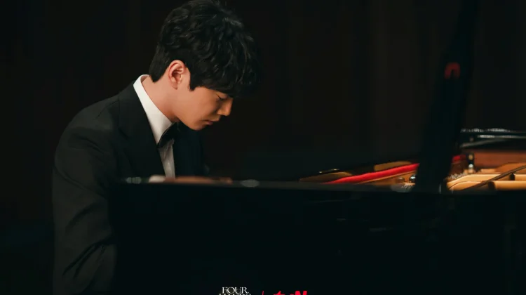 Song Kang dan Lee Jun Young Tampilkan Gaya Piano Berbeda di Drama