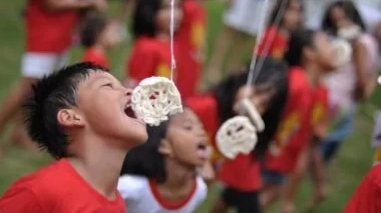 Bukan Sekedar Lomba, Ini Makna di Balik Tradisi Makan Kerupuk