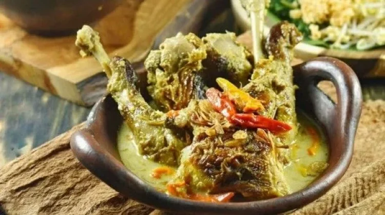 Mengenal Cita Rasa Ayam Lodho, Kuliner Ikonik Trenggalek dan Tulungagung
