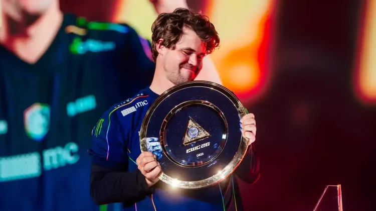 Magnus Carlsen Pertahankan Gelar Juara Catur EWC 2026