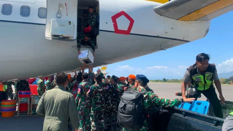 TNI AU Kerahkan Tim Nakes Bantu Korban Bencana di Nusa Tenggara Timur