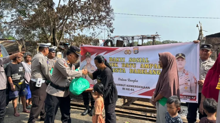 Polsek Batu Ampar Bantu Warga Terdampak Kebakaran di Pantai Stress