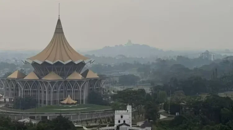 Kabut Asap Memburuk, Sarawak Tutup 591 Sekolah