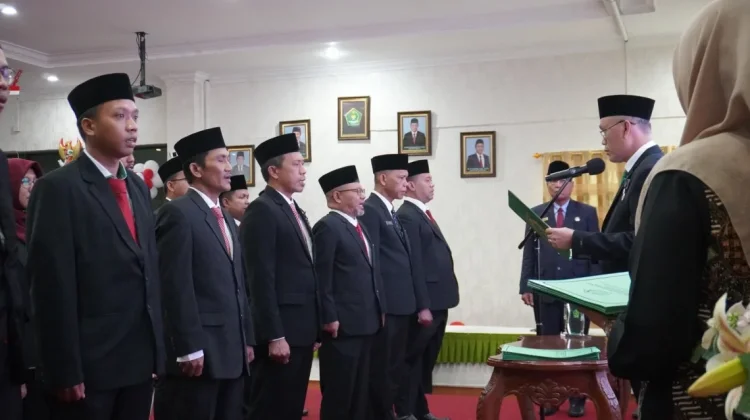 Kakanwil Kemenag Kepri Lantik 16 Kepala KUA