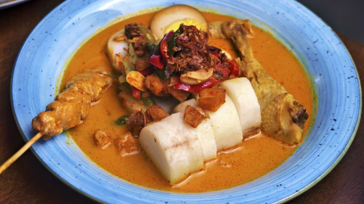 Lontong, Karbohidrat Favorit dalam Kuliner Nusantara