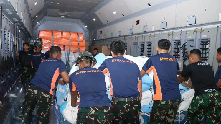729 Ton Bantuan Gempa NTT Disalurkan lewat Lanud Halim Perdanakusuma