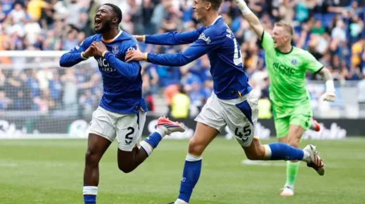Maitland-Niles Selamatkan Everton dari Kekalahan Lawan MU