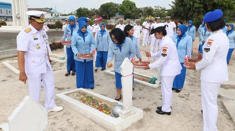 Kodaeral IV Ziarah ke TMP Pusara Bhakti Sambut HUT ke-81 TNI AL