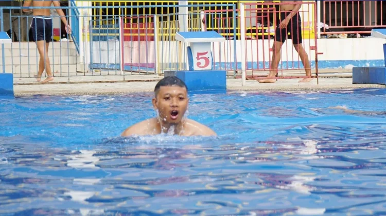 Casis TNI AL Panda Kodaeral IV Jalani Tes Fisik dan Renang