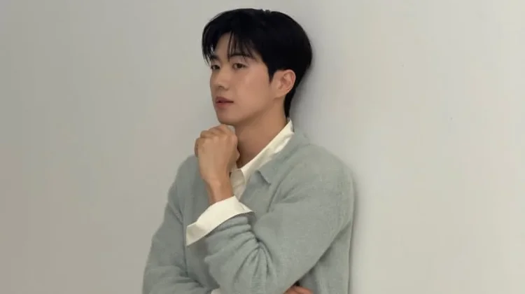 Kang Hoon Resmi Perpanjang Kontrak dengan npio Entertainment