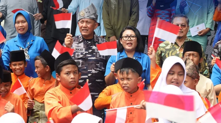 Kodaeral IV Warnai Pulau Penyengat dalam Bakti Sosial HUT TNI AL
