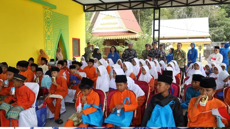 Kodaeral IV Warnai Pulau Penyengat dalam Bakti Sosial HUT TNI AL