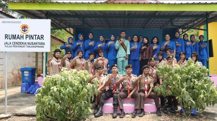 Kodaeral IV Warnai Pulau Penyengat dalam Bakti Sosial HUT TNI AL