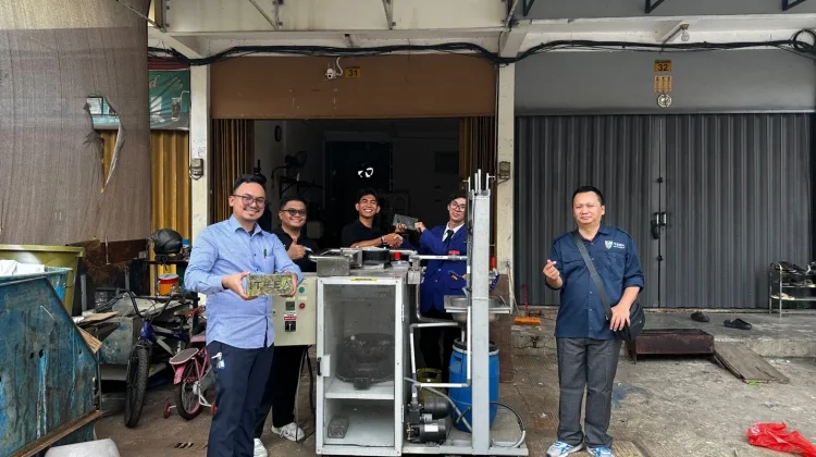 ITEBA Uji Mesin Daur Ulang Plastik IoT, Ubah Sampah Jadi Paving