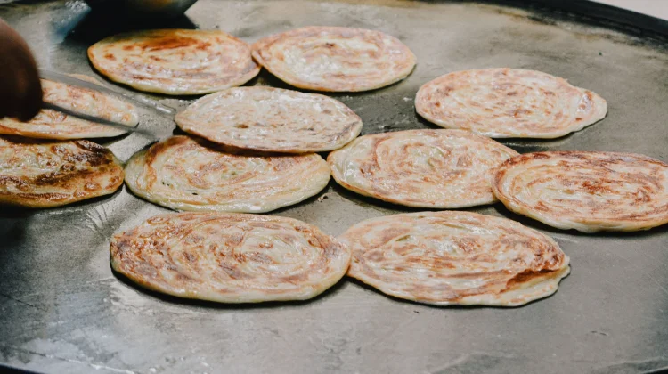 Prata dan Canai, Dua Roti Pipih yang Mirip tapi Punya Karakter Berbeda