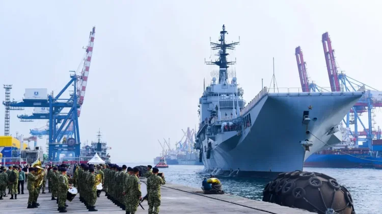 Panglima Korps Marinir Sambut Kapal Induk Giuseppe Garibaldi di Jakarta