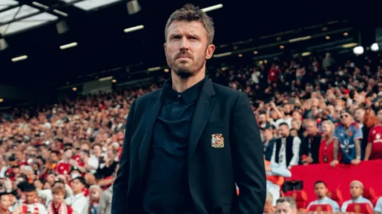 Michael Carrick Abaikan Spekulasi, Manchester United Fokus Bangkit