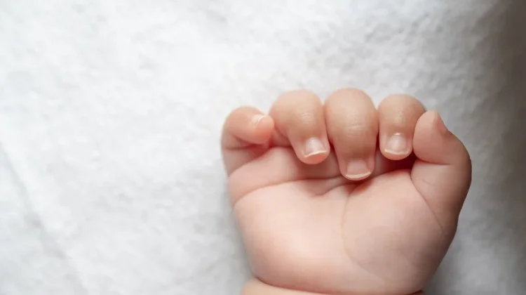 Cara Aman dan Mudah Menjaga Kebersihan Kuku Bayi