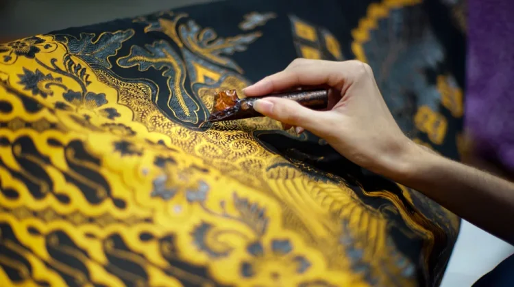 Mengenal Proses Pembuatan Batik dari Kain hingga Menjadi Karya Seni