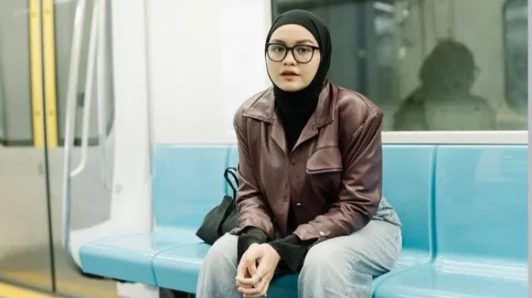 Salma Salsabil Rilis Single Terbaru Maha Benar