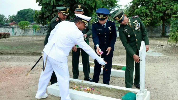 Lanud Hang Nadim Ikuti Ziarah Nasional HUT ke-81 TNI di TMP Bulang Gebang
