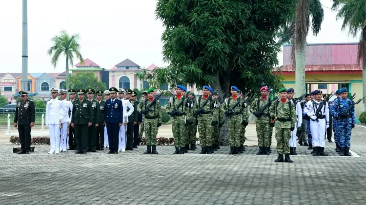 Lanud Hang Nadim Ikuti Ziarah Nasional HUT ke-81 TNI di TMP Bulang Gebang